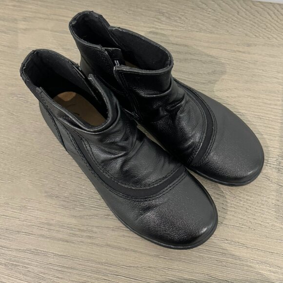 CLARKS Short Black Booties - Size 6.5 - Picture 3 of 9